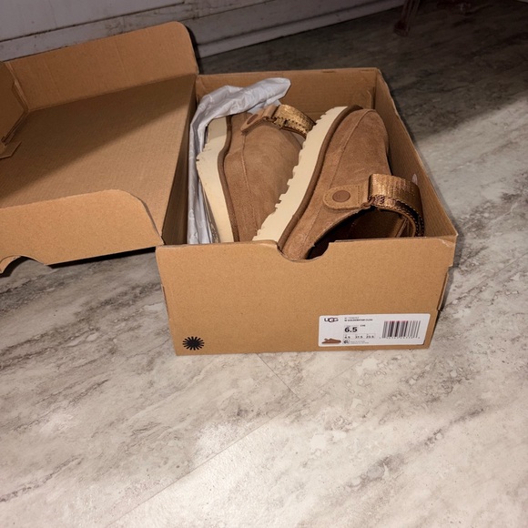 UGG Chestnut Ankle Boots - Picture 1 of 5